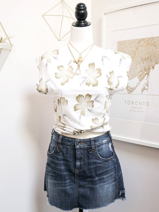 Tops - Vintage 90s White Short Sleeve Tee w/ Khaki Hibiscus Flowers, Coconut Girl Style
